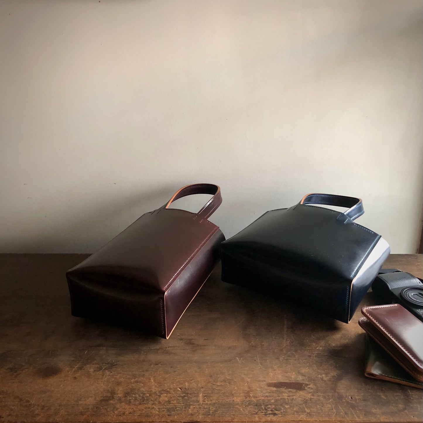Shell Bag / Mini Tote (Vertical)【Horween】シェルコードバンのミニトートバッグ(たて型)