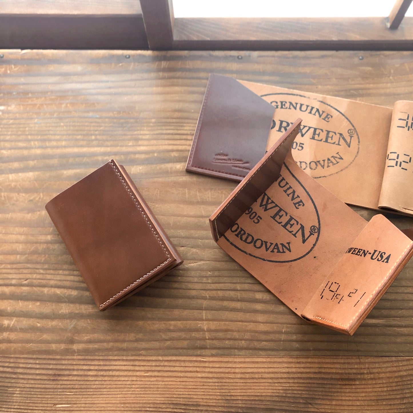 Shell Wallet / Vertical / Palm-Sized Wallet, Trifold【Horween】シェルコードバンのシンプルな三折り財布