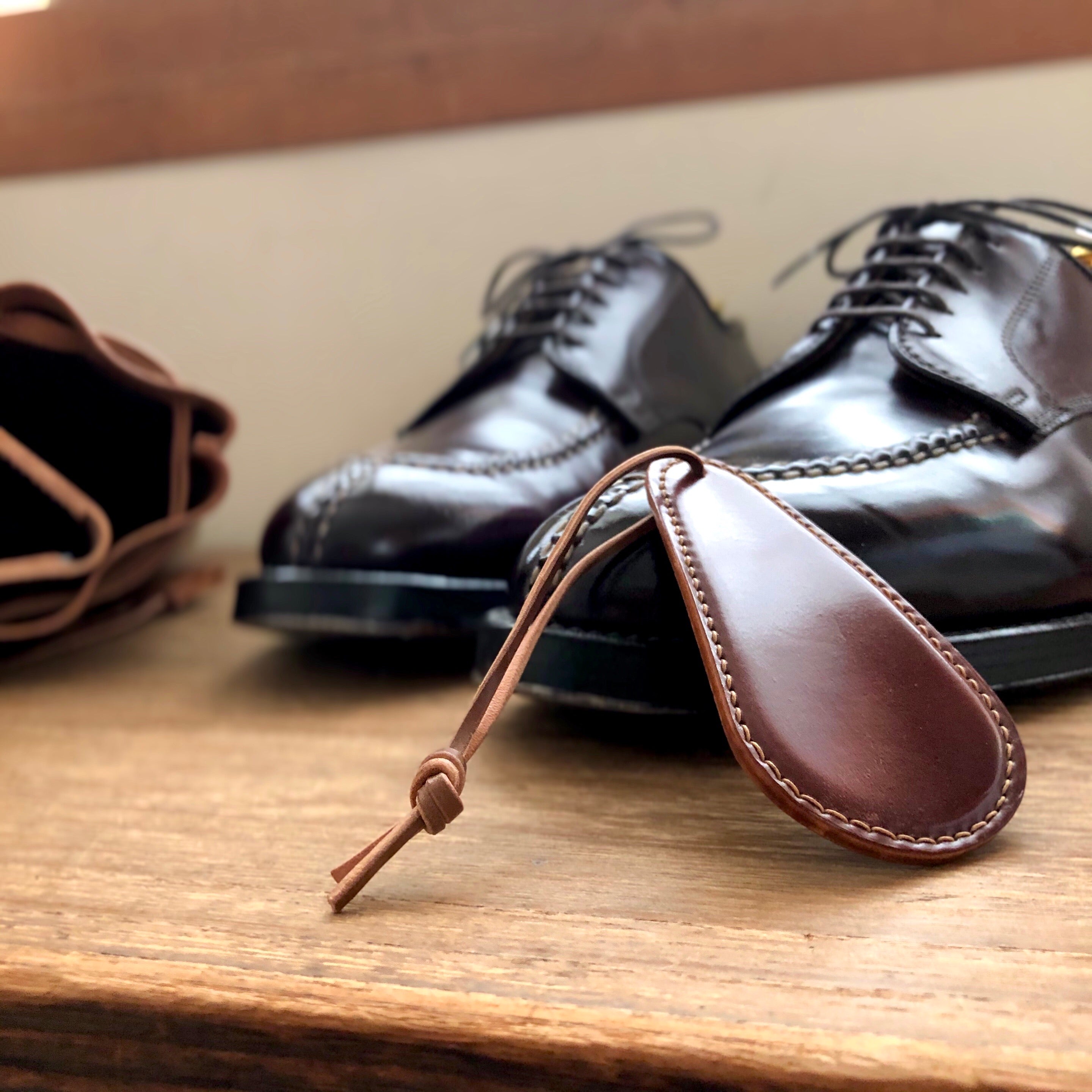 Shell Shoehorn【Horween】シェルコードバンの靴べら